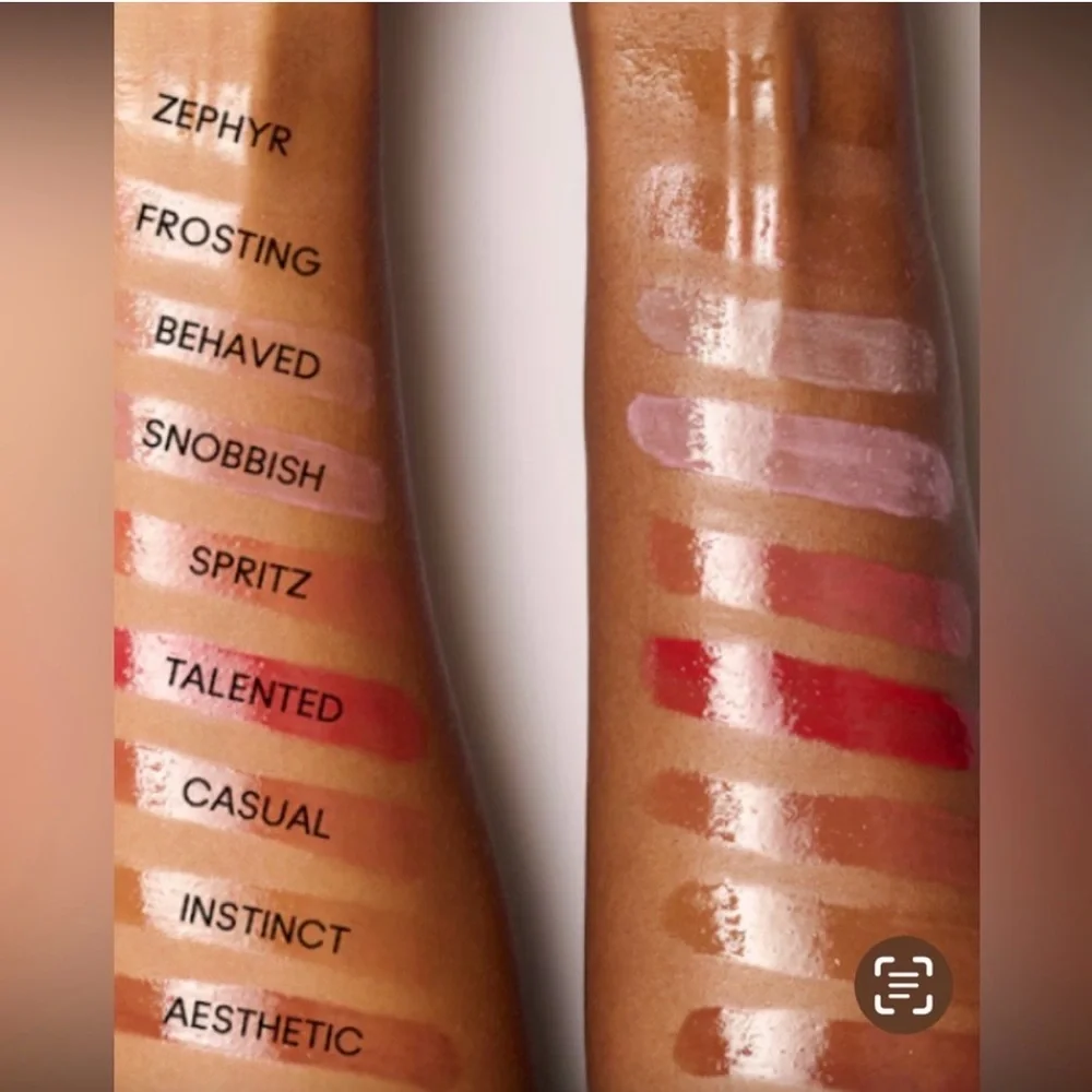 ZEPHYR a MAC LIPGLASS AIR NON-STICKY GLOSS. Non-sticky, glass-like shine 🌞